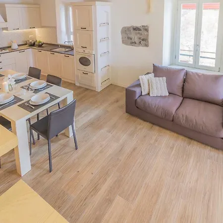 Elizabeth House Apartment