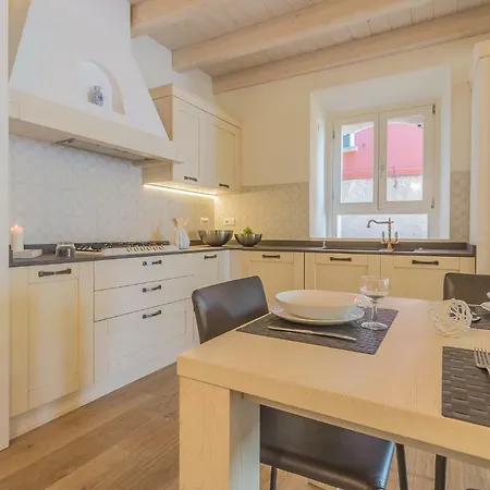 Elizabeth House Apartamento Varenna