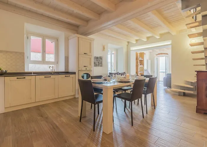 Elizabeth House * Varenna